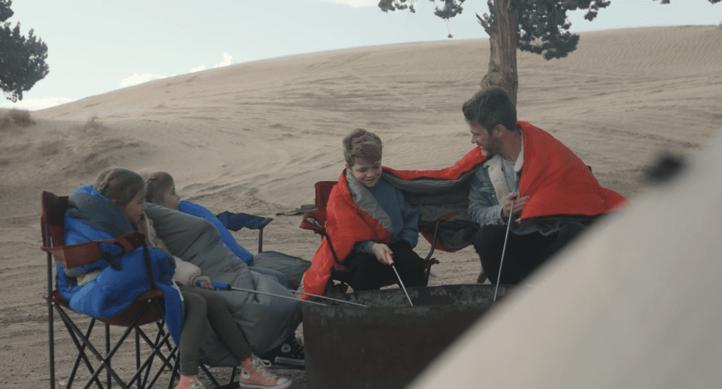 camper in mallome schlafsack outdoor review inside tent during summer camping